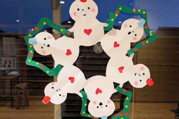 12月27日～今年度最後の子育て支援活動（しめ縄作り）がありました