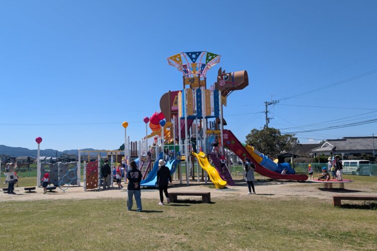 3月26日～幼児クラスはお弁当をもって植木公園に行きました